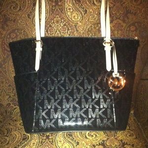 1 day sale 💥💥Authentic New Michael Kors Purse