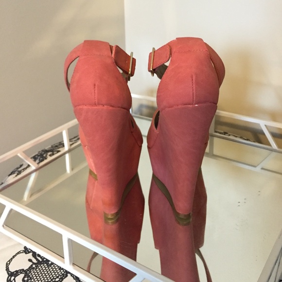 Never worn Steve Madden coral wedge size 9 - Picture 3 of 4