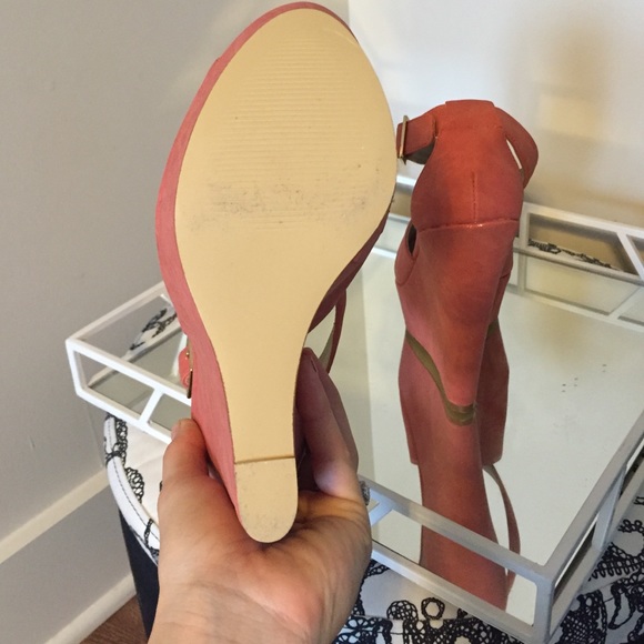 Never worn Steve Madden coral wedge size 9 - Picture 4 of 4
