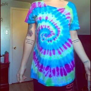 L Tie-Dye Crew Neck