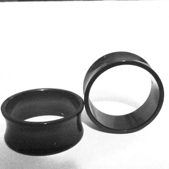 7/8 black acrylic plugs