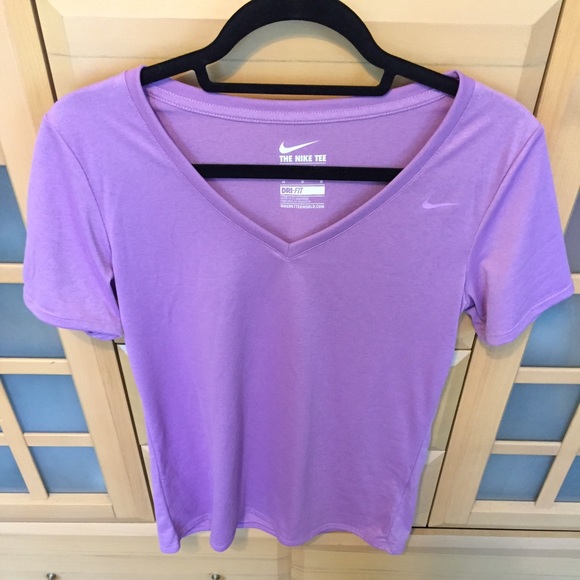 Nike workout shirt - Picture 1 of 4