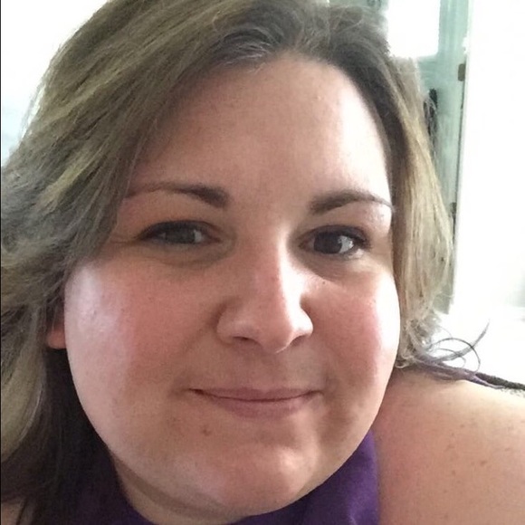 Meet your Posher, Sarah - Picture 1 of 2