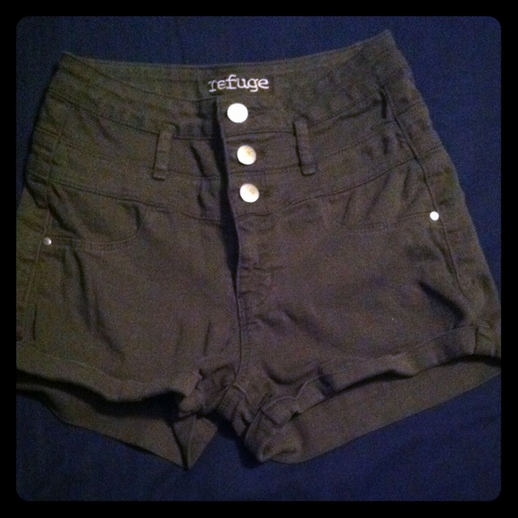Army green high waisted shorts
