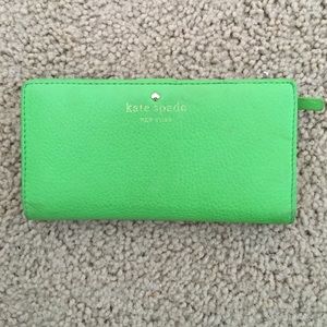 Kate spade green cedar street wallet, very cute!!