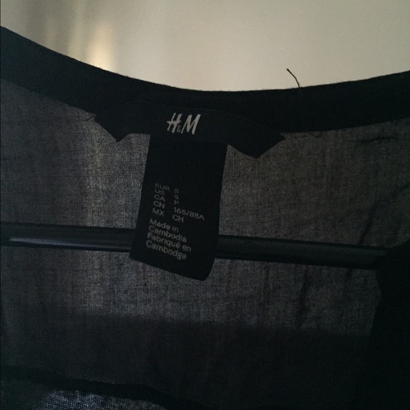 Black H&M 3 button top - Picture 2 of 2