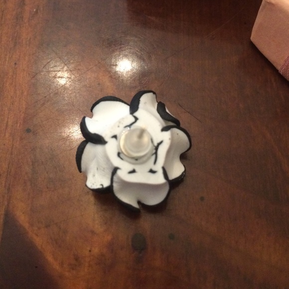 Post earrings - Picture 2 of 4