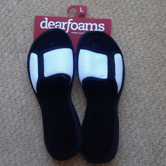 NWT DEARFOAMS - make yourself comfortable slippers