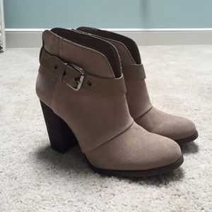Jessica Simpson taupe booties