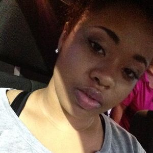 Meet your Posher, Deandra