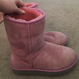 Size 7 Pink Short Uggs
