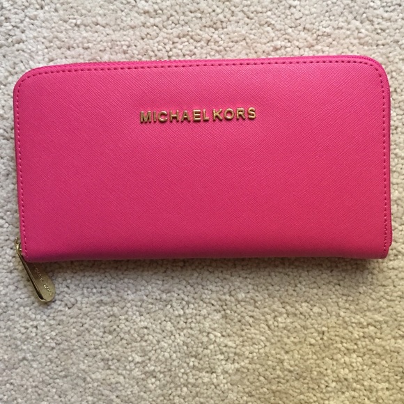 Michael Kors look like brand new wallet Hot pink
