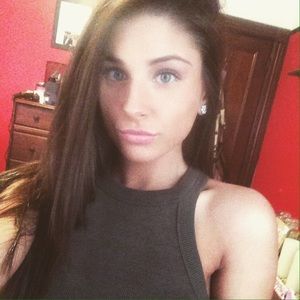 Meet your Posher, Olivia