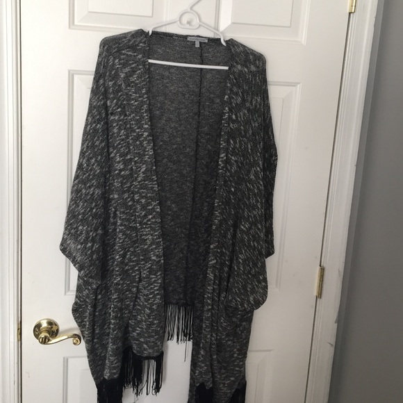 Kimono like shall with fringe