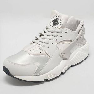Nike Huarache Bone White US7.5 in women's