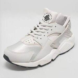 Nike Huarache Bone White US8 in women's