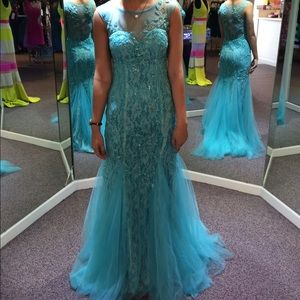 Size 0 prom dress.