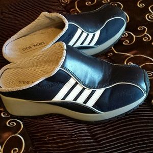 Wedge tennis shoe