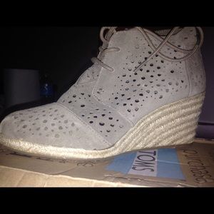 Toms desert wedges