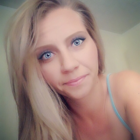 Meet your Posher, Tabitha - Picture 2 of 4