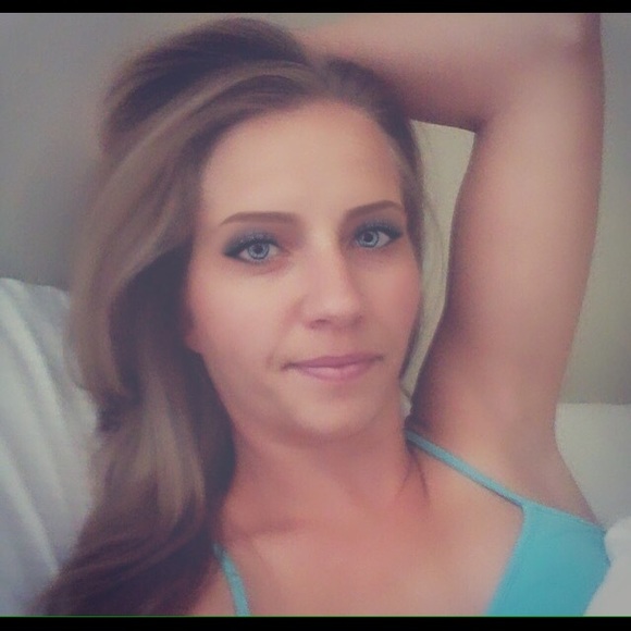 Meet your Posher, Tabitha - Picture 3 of 4