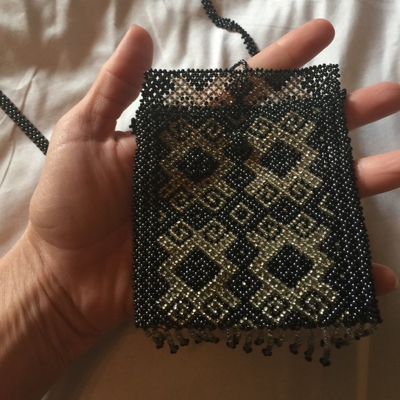 SOLD!🎉HP🎉Vintage hand-beaded purse - Picture 2 of 2
