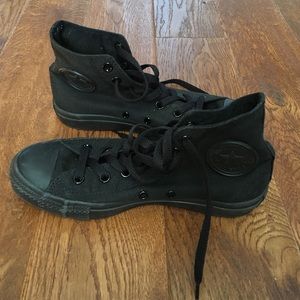 BLACK HIGHTOP CONVERSE