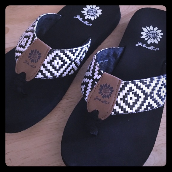 YellowBox Brady FlipFlop in Black