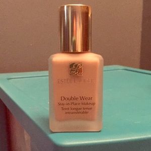 Estée Lauder double wear foundation