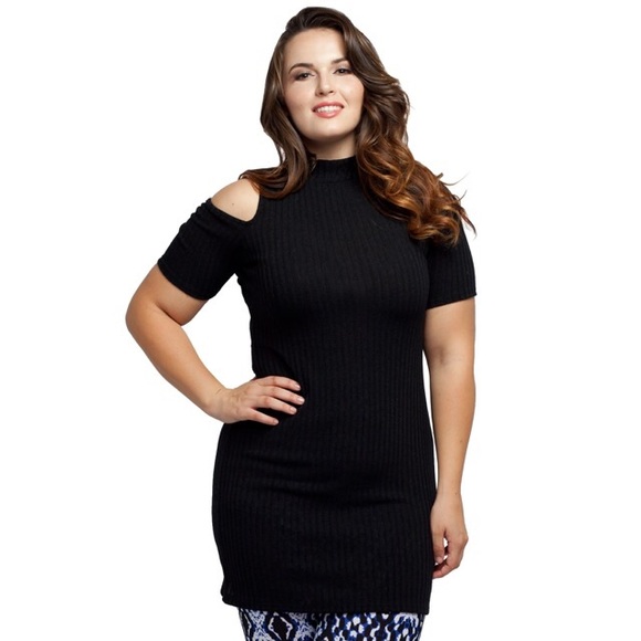 Plus Size Cut Out Long Sweater Black or Burgundy - Picture 4 of 4