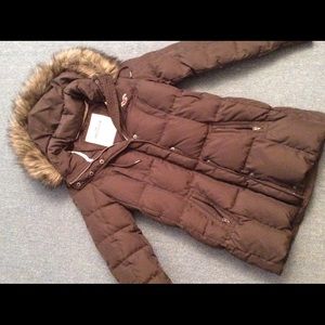 Hollister hoodie jacket. Puffy material.