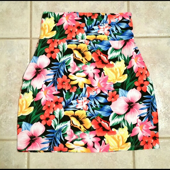 SOLD!! VS PINK Tropical Bodycon Skirt