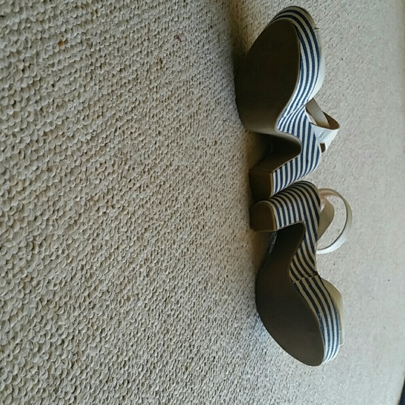 Madden Girl blue/white stripe platforms - Picture 4 of 4