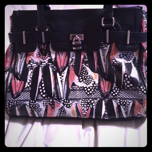 Leather purse with design