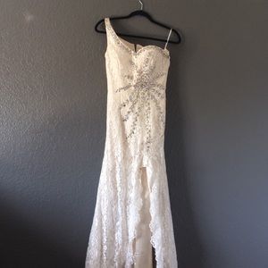 Elegant dress never worn