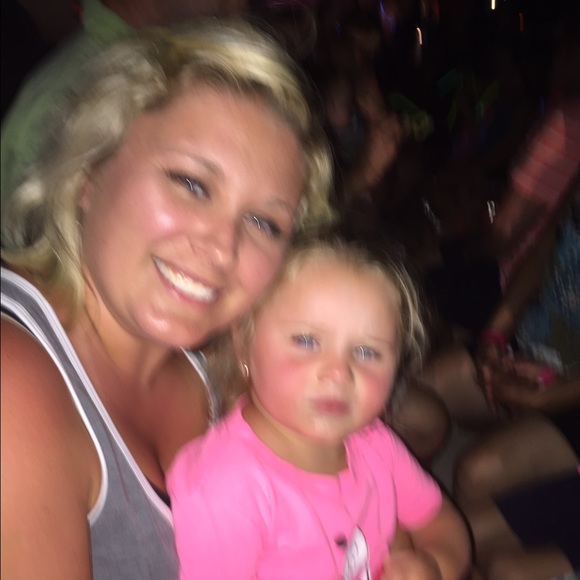 Meet your Posher, Amanda - Picture 1 of 1