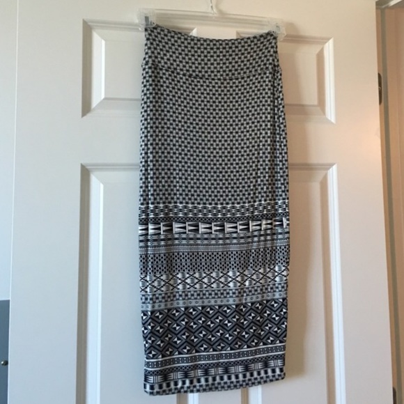 Nordstrom Leith black and white midi skirt size xs