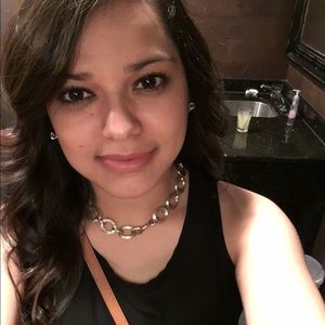 Meet your Posher, Yadira