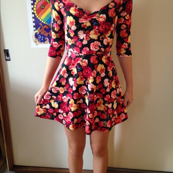 Forever 21 Dresses & Skirts - Off the Shoulder Floral Dress