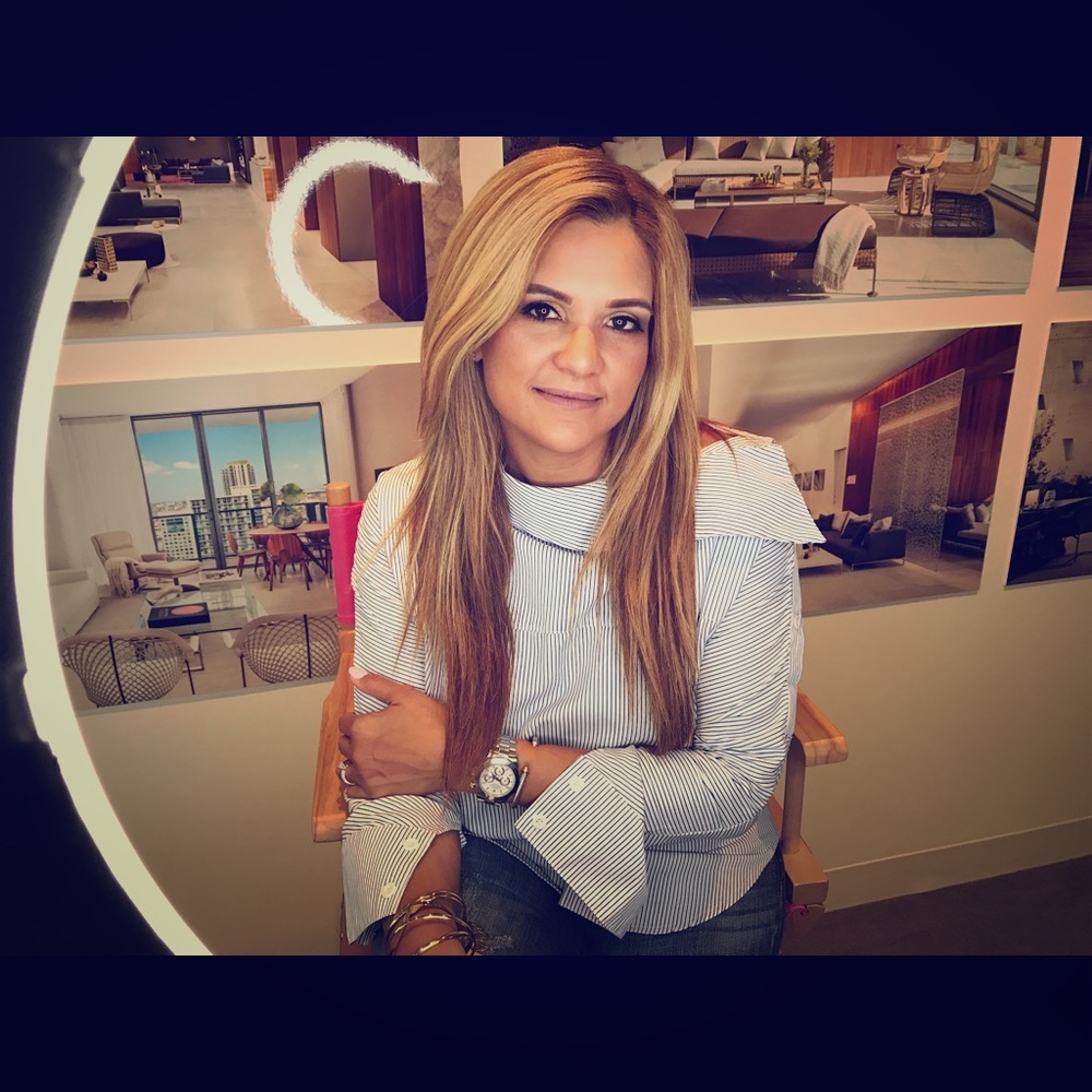 Meet your Posher, Monica