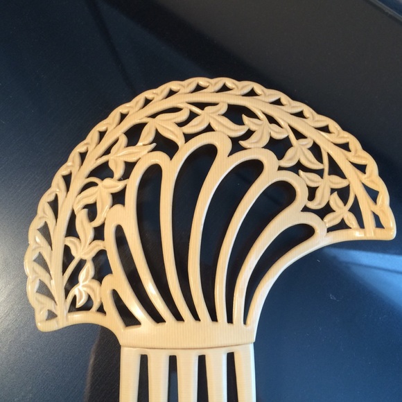 Vintage French celluloid comb main image 3