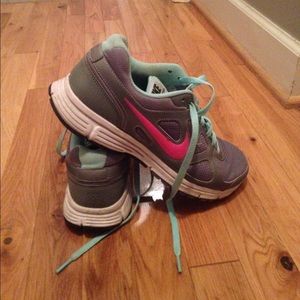 ✨SALE✨NIKE Sneakers!!