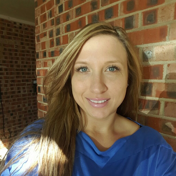 Meet your Posher, Deonna. - Picture 4 of 4