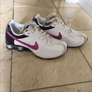 Nike tennis shoes! Size 8!