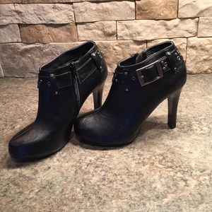 Maurice's black booties