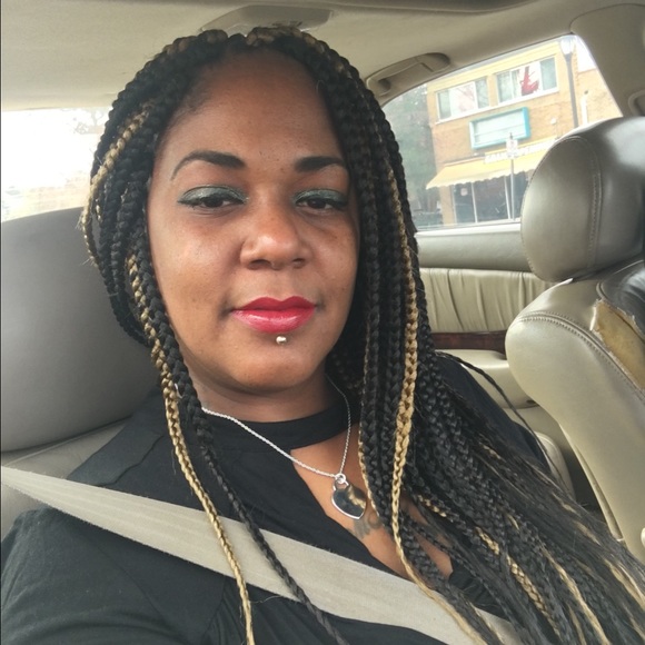 Meet your Posher, Michelle - Picture 2 of 4