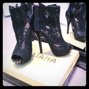 Liliana Pagoda -3 Black Stiletto Peep Toe Boots.