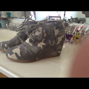 Pre-Own camouflage wedge shoes