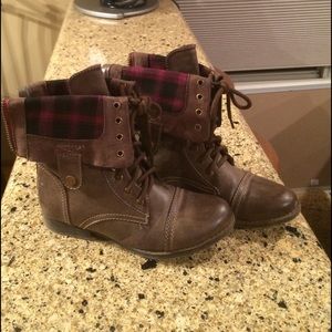 Brown lace up combat boots size 7