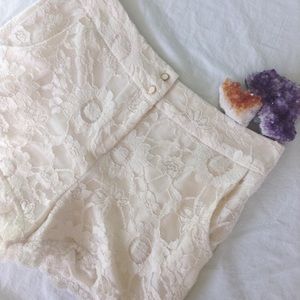 Monteau LA- Boho lace shorts